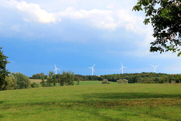 Windräder, Landschaft, Feld