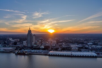 Fototapeta na wymiar Downtown Mobile, Alabama riverside skyline at sunset