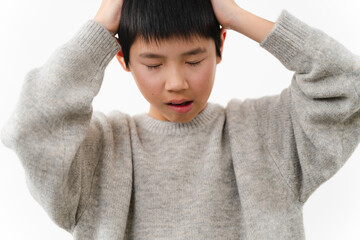 私服姿の小学生の男の子　ライフスタイルイメージ