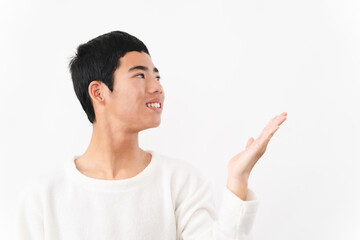 私服姿の中学生の男性　ライフスタイルイメージ
