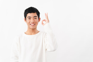 私服姿の中学生の男性　ライフスタイルイメージ