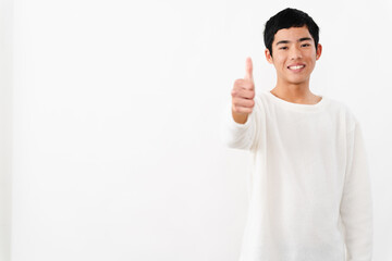 私服姿の中学生の男性　ライフスタイルイメージ