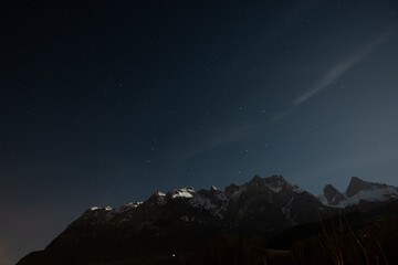 Nachthimmel. Nachts im Gebirge
