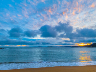 Fototapeta na wymiar High cloud sunset over the sea and beach