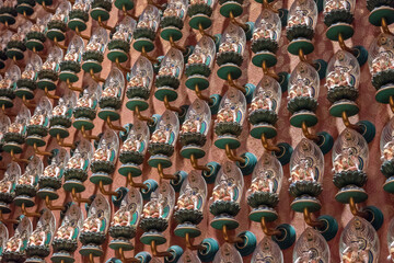 Obraz premium Shrine of One Thousand Buddhas at Buddha Tooth Relic Temple in Chinatown, Singapore.