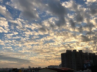 Fototapeta premium Majestic clouds over the urban skyline with tall buildings