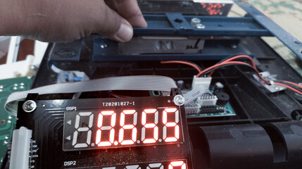 Checking cable circuit control the seven segment display on  digital scales.