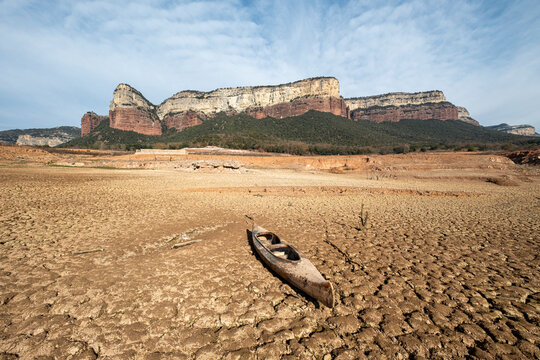 Kayak stranded on the dry land of the Sau reservoir, Panta de Sau, due to Catalonia's biggest drought in history