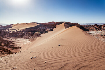 Fototapeta na wymiar desert landscape of Valles de la Luna, in Atacama, Chile