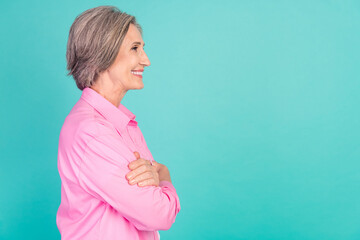 Side profile photo of nice person with bob hair wear shirt arms crossed look at sale empty space isolated on turquoise color background