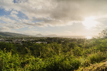 Fototapeta na wymiar sunrise on the diamond head in honolulu on oahu in hawaii