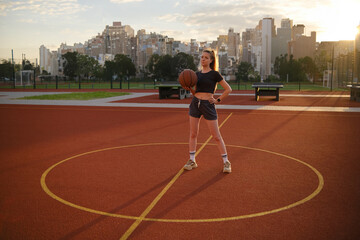 Woman playing basketball on the sports field