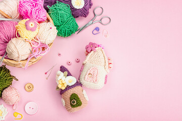 Handmade spring decor concept. Creative crocheting, house figurines, traditional flowers and stuff - obrazy, fototapety, plakaty