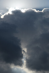 Fototapeta na wymiar 曇りから晴れる瞬間の空　雲　隙間　光　晴れる　変化　シルエット　