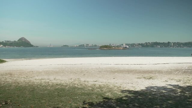 View of Charitas beach, on the Niter&oacute;i waterfront, bathed by the waters of Guanabara Bay and, in the background, the Tijuca mountain range, Rio de Janeiro, Brazil
