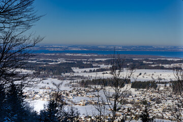 Blick auf den Chiemsee in Bayern im Winter von Maria Eck