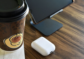 Mesa de trabajo para video llamadas. Concepto de trabajo a distancia.