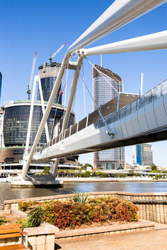 new Neville Bonner Bridge from South Bank to Brisbane City