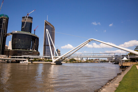 Neville Bonner Bridge stretching over the Brisbane River