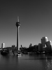 Panorama von Düsseldorf mit Blick auf den Fernsehturm © Karsten