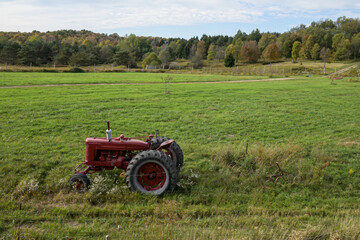 Naklejka premium Forgotten tractor left in a field