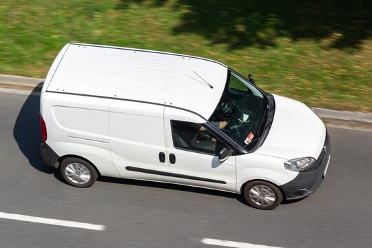 White Fiat Doblo van, motion blur effect when delivering goods