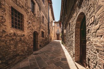 "San Gimignano Serenity: Captivating Views of Tuscany's Towering Beauty"

