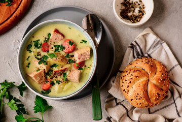Ham and cabbage soup. style hugge