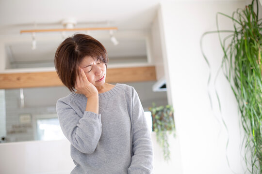 片頭痛に悩む日本人のミドル女性
