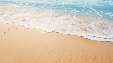 Fototapeta na wymiar 모래사장에 부서지는 파도, 평화로운 해변의 여름날