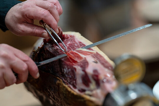 the hands of a pata negra Iberian ham cutter
