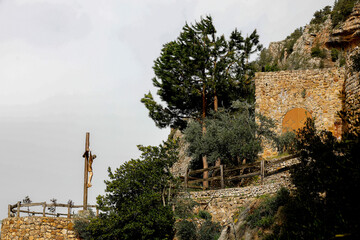Obraz premium Crucifix in the Qadisha (Kadisha) Holy Valley in Nortern Lebanon