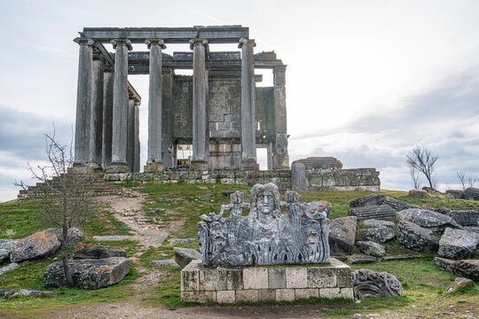 The scenic views from Aizanoi which was a Phrygian city in surviving remains from the period include a well-preserved Temple of Zeus, a combined theatre-stadium complex in K&uuml;tahya
