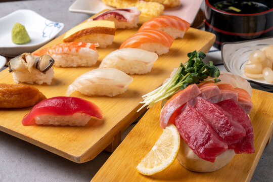 Flatfish, sushi, salmon, fish, sashimi, shrimp, tuna, Japanese, big shrimp, fried, taco, fin, fried tofu, flying fish roe, eel, beef, bulgogi, eggs, sea bream