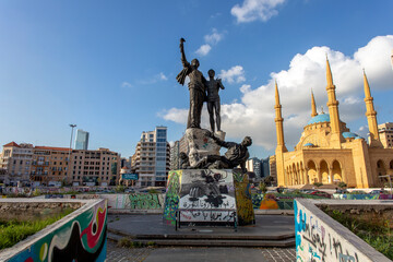 Naklejka premium Marino Mazzacuratti's Martyrs' Monument and Mohammad Al-Amin Mosque, Beirut