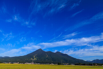 晴天を仰ぐ磐梯山