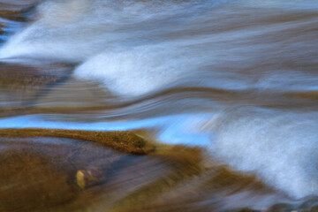 川の流れのある風景