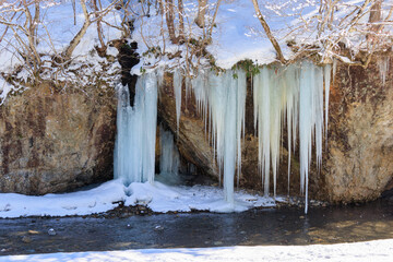 凍てつくだらめきの滝