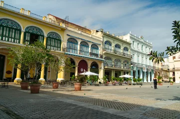 Zelfklevend Fotobehang Moorish-style buildings in Havana's Old Square. © Sergio62