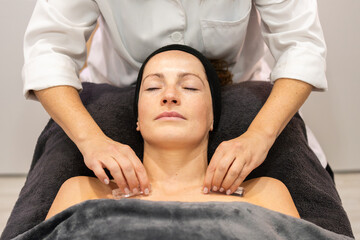 Crop masseuse doing massage to client in beauty salon