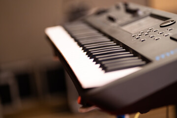 Keyboard for playing electronic tones Choose a specific focus point