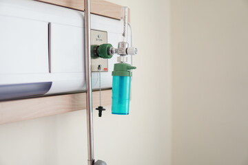 oxygen in hospital bed room