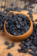 dry blue raisins from large grapes