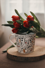 Fototapeta premium Tulipany w kubku