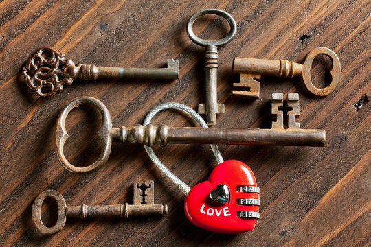 Valentine keys and padlock heart