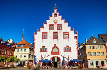Altes Rathaus von Karlstadt am Main in Franken, Baern, Deutschland - obrazy, fototapety, plakaty