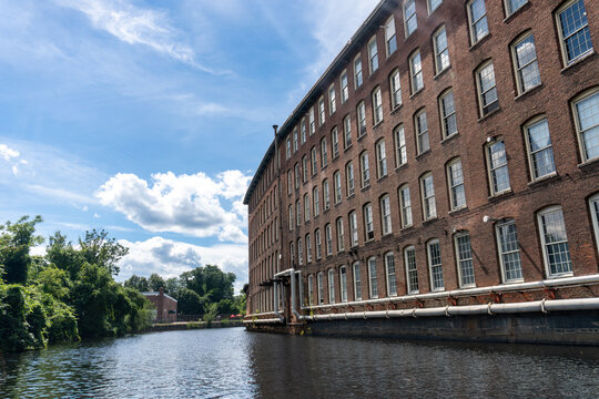 Lowell, Massachusetts: Lowell National Historical Park celebrates era of textile manufacturing during the Industrial Revolution. Western Avenue on Pawtucket Canal, converted mill space.