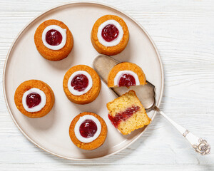runebergin torttu, runeberg sweet cake with jam