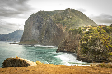Fototapeta premium miradouro do guindaste, madeira, viewpoint, ocean, cliffs, mountains, waves, portugal