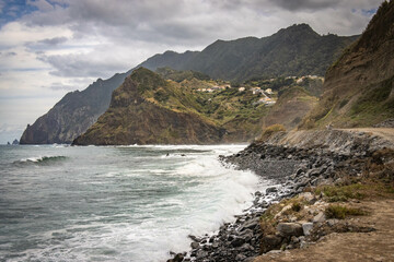 Fototapeta na wymiar beach near Porto da Cruz, Madeira, viewpoint, ocean, waves, miradouro, portugal